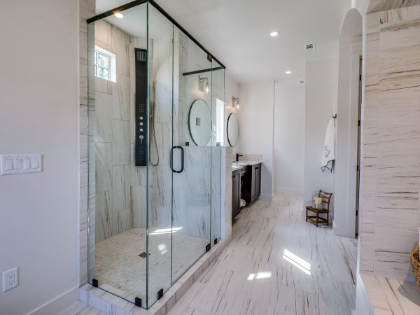 Kabiny prysznicowe z hydromasażem: luksusowe doznania w zaciszu domowej łazienki
